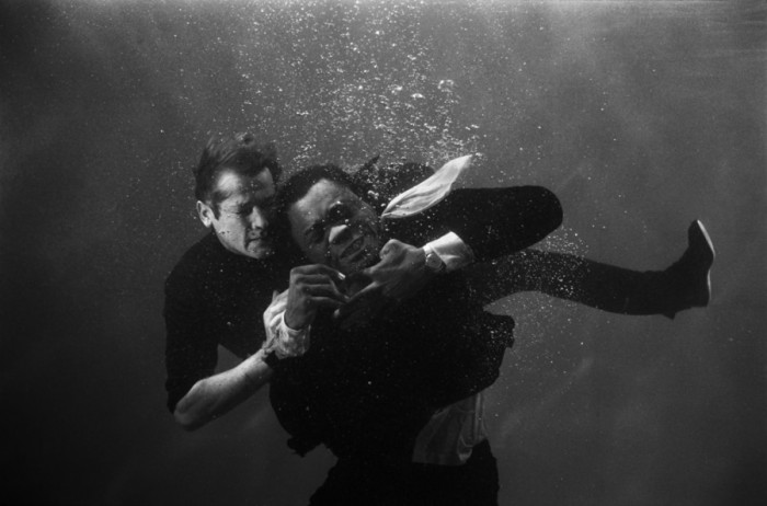 Roger-Moore-in-an-underwater-fight-scene-with-Yaphet-Koto-Live-and-Let-Die-1973-C-Terry-ONeill-e1347370866802.jpg
