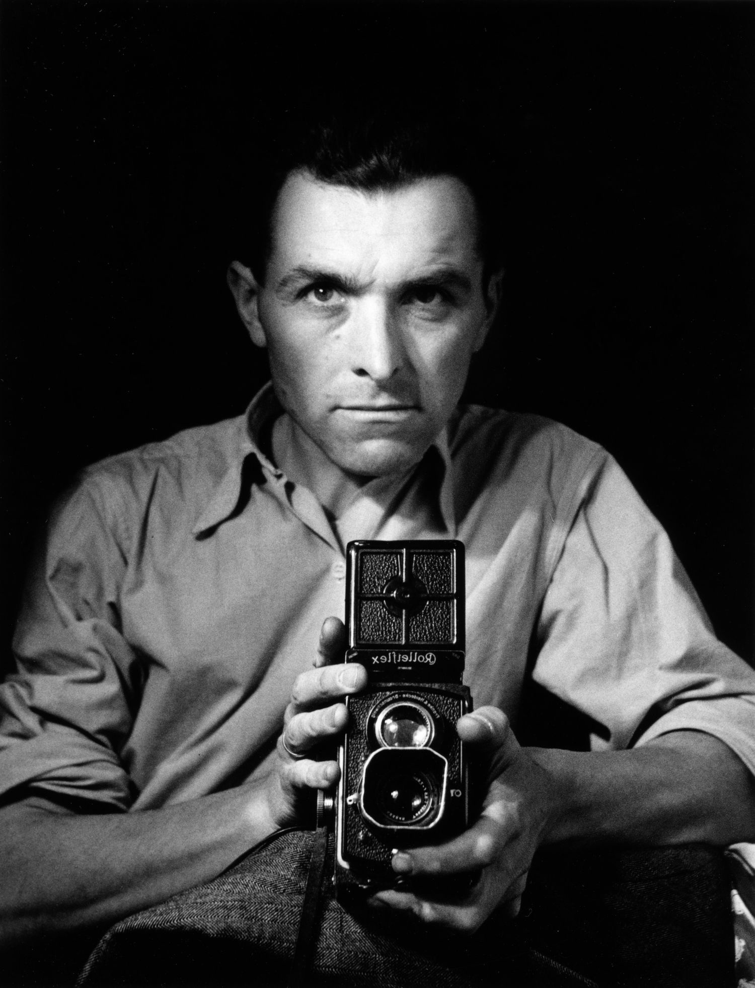 Robert Doisneau - Autoportrait au Rolleiflex 1947 © Robert Doisneau
