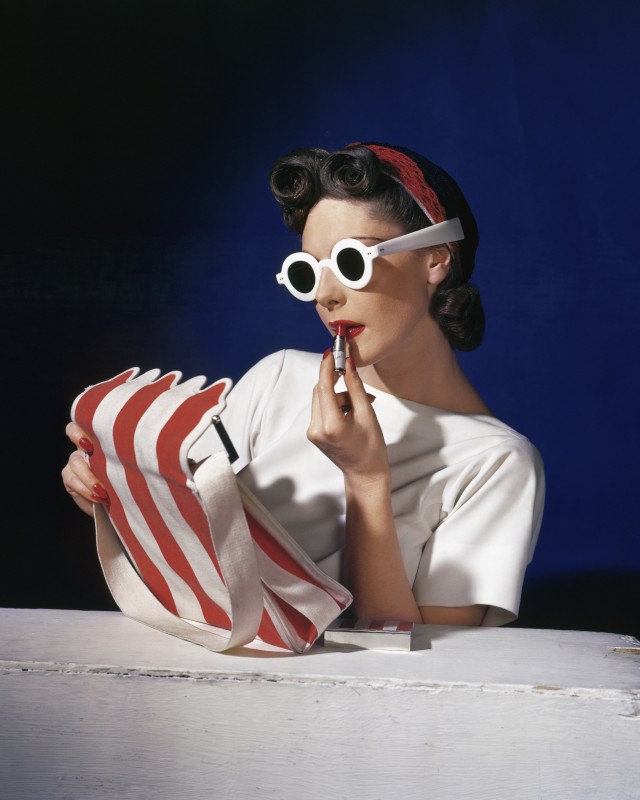 Muriel Maxwell, American Vogue cover, 1 July 1939 © Condé Nast / Horst Estate